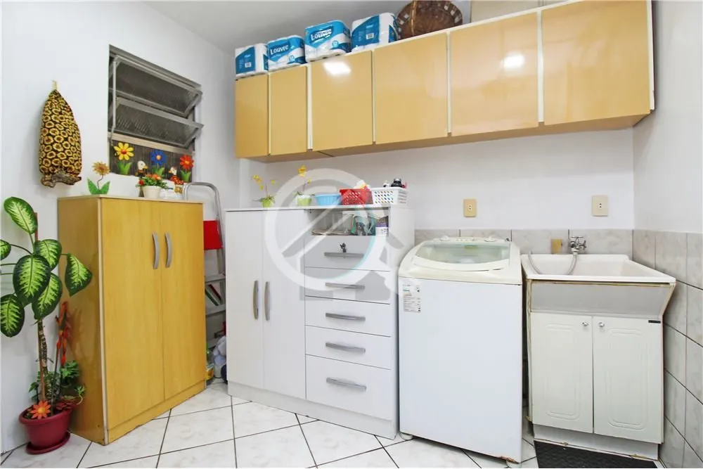 Imagem Venha conhecer este incrível apartamento semimobiliado, arejado e com ventilação natural! São tr...