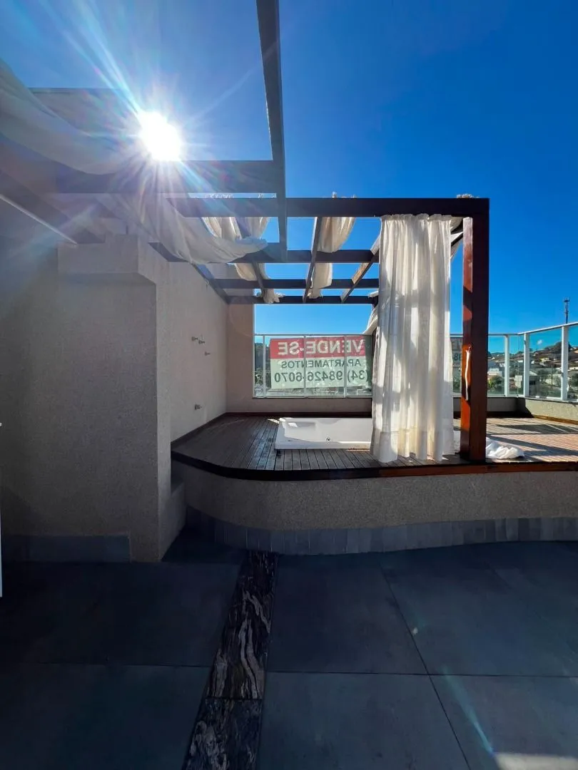 Imagem Cobertura com 4 dormitórios à venda, 180 m² por R$ 890.000,00 - Cidade Jardim - Patos de Minas/MG