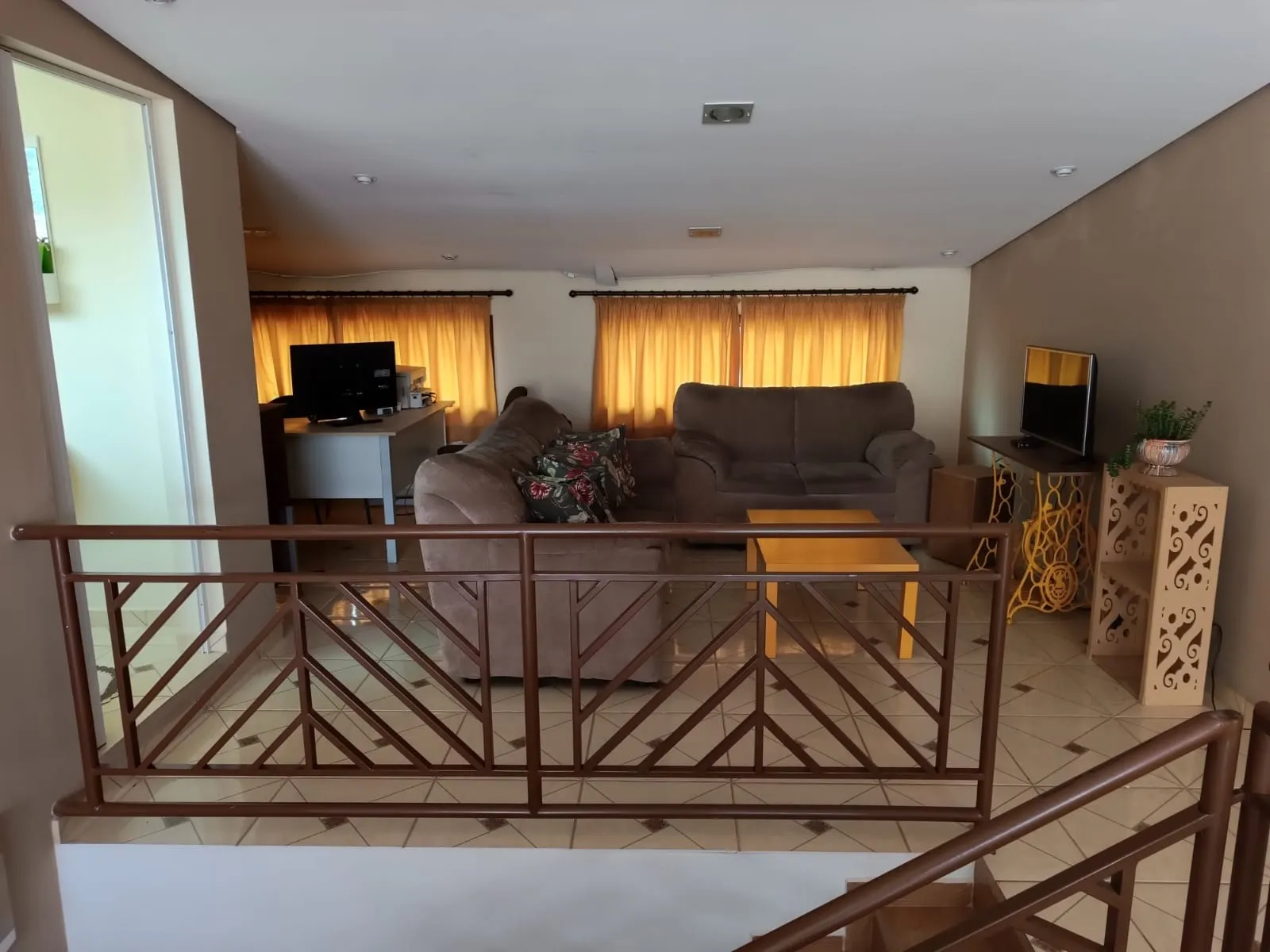 Imagem Sobrado de 3 Dormitórios à Venda no Jardim Karolyne, Votorantim - 280 m²