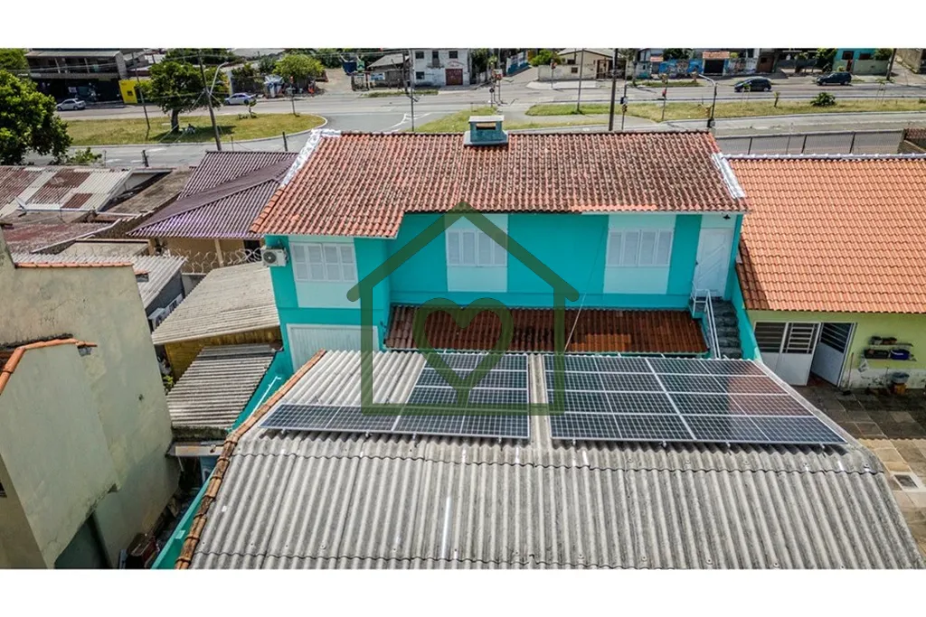 Imagem Prepare-se para se apaixonar por esta encantadora casa de condomínio, localizada no charmoso bairro...