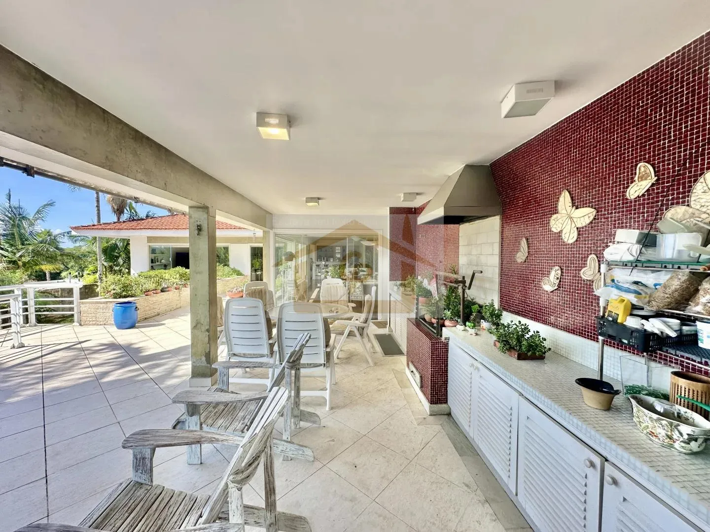 Imagem Rústica, avarandada, Mista alvenaria e madeira de lei, 3 dorms/1ste, gourmet, lareira!