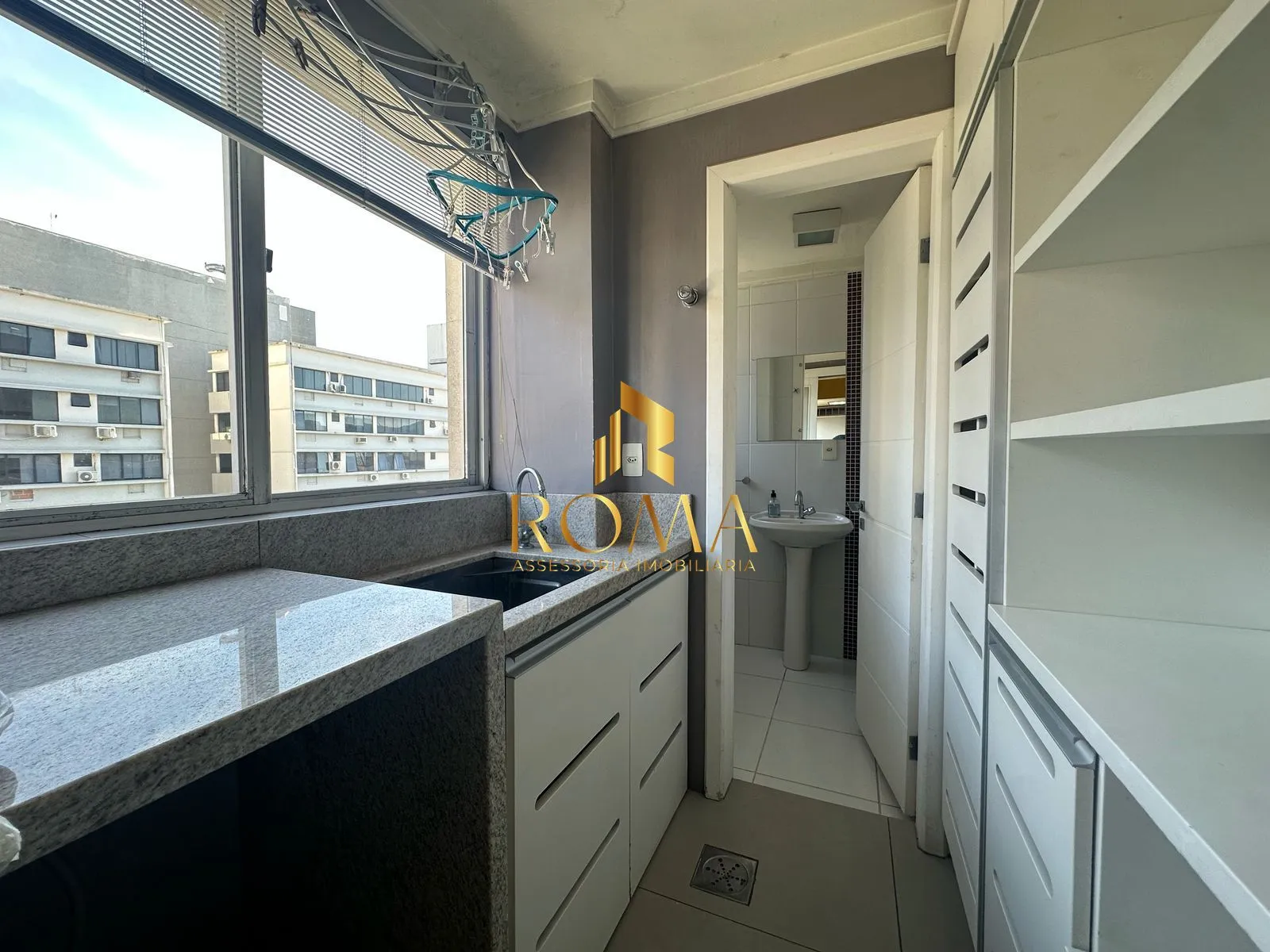 Imagem Apartamento semimobiliado de 03 dormitórios no Centro de Santa Maria.