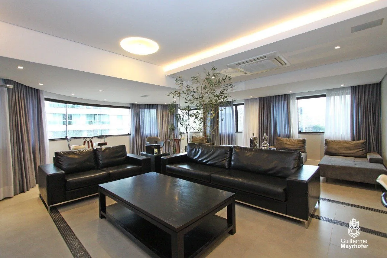 Imagem Cobertura para Venda - 327m², 3 dormitórios, sendo 3 suites, 5 vagas - Petrópolis