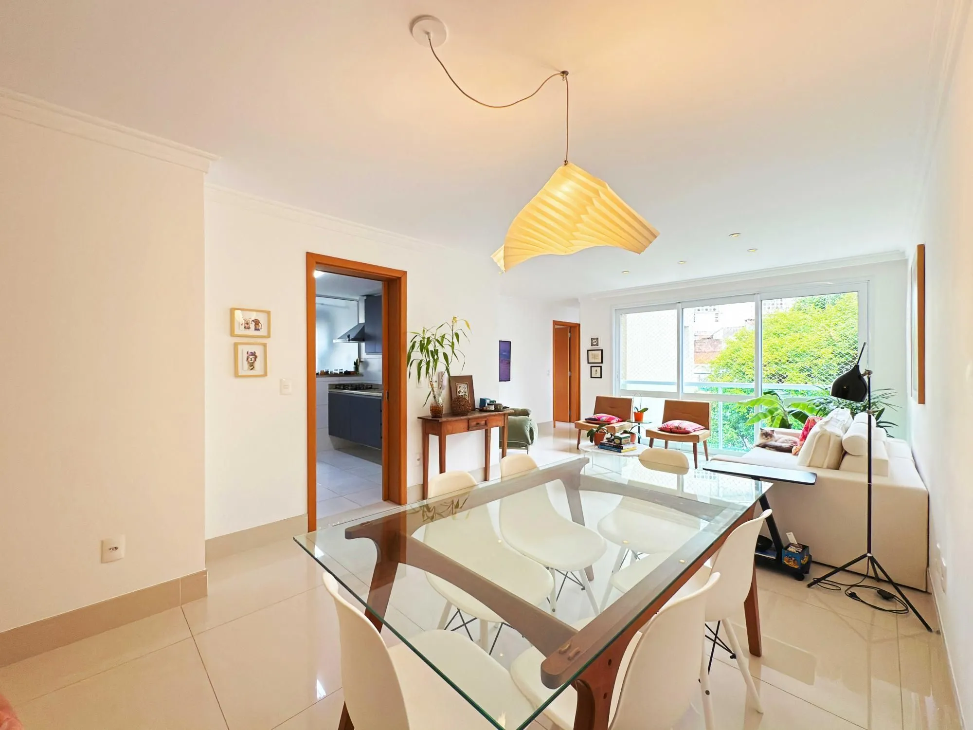 Imagem Apartamento a venda semi-mobiliado com dois dormitórios no bairro São João/PoA