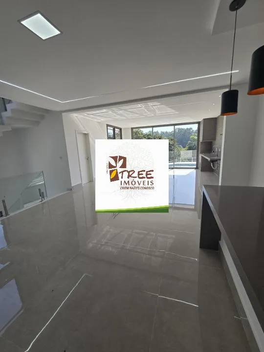 Imagem VENDA DE SOBRADO DE ALTO PADRÃO NO CONDOMÍNIO REAL PARK, EM ARUJÁ/SP, 345m² com 4 suítes, suíte máster com hidro, área gourmet e piscina. CONSULTE-NOS