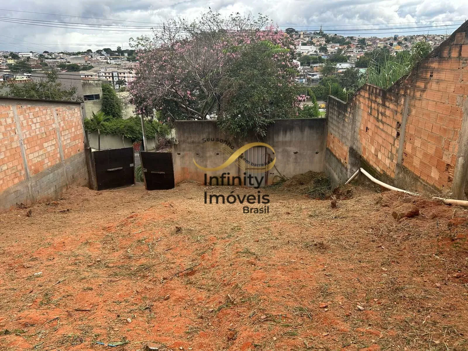 Imagem Loteamento à venda no bairro João Pinheiro - Belo Horizonte/MG