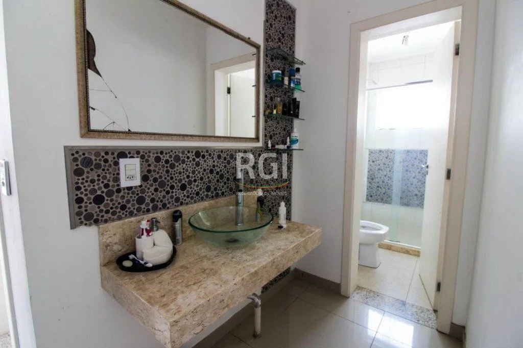 Imagem Casa para Venda - 300m², 3 dormitórios, sendo 1 suites, 4 vagas - Teresópolis