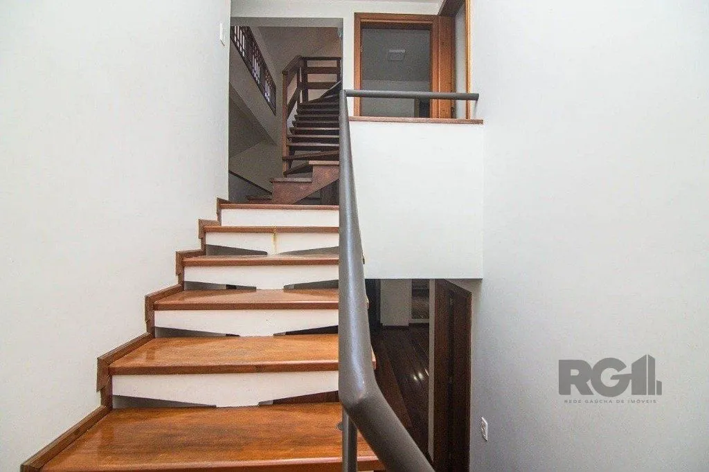 Imagem Casa para Venda - 443m², 3 dormitórios, 4 vagas - Alto Petrópolis