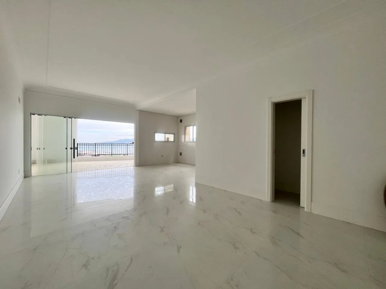 Imagem Apartamento com vista para o mar à venda com 217m2 por R$ 7.800.000,00