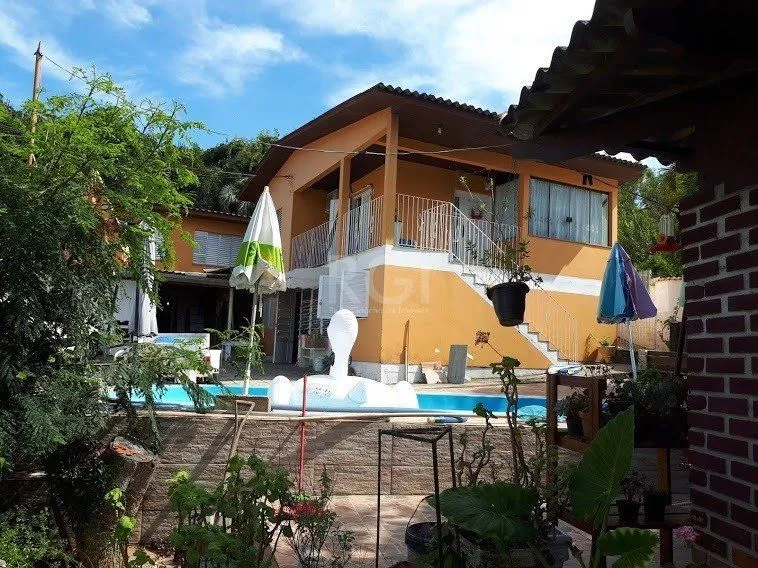 Imagem Casa com 4 dormitórios no bairro Vila Nova