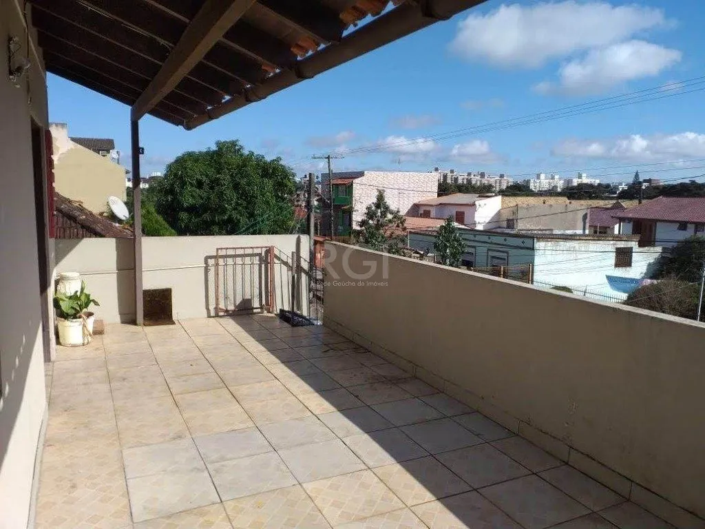 Imagem Casa para Venda - 200m², 6 dormitórios, 4 vagas - Tristeza
