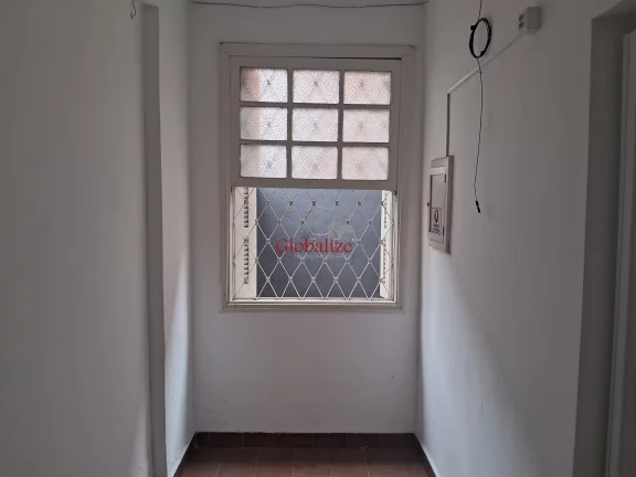 Imagem Casa sobreposta térrea em Santos no bairro do Gonzaga com características para ser comércio para locação por R$ 7.000,00 ou venda por R$ 1.175.000,00