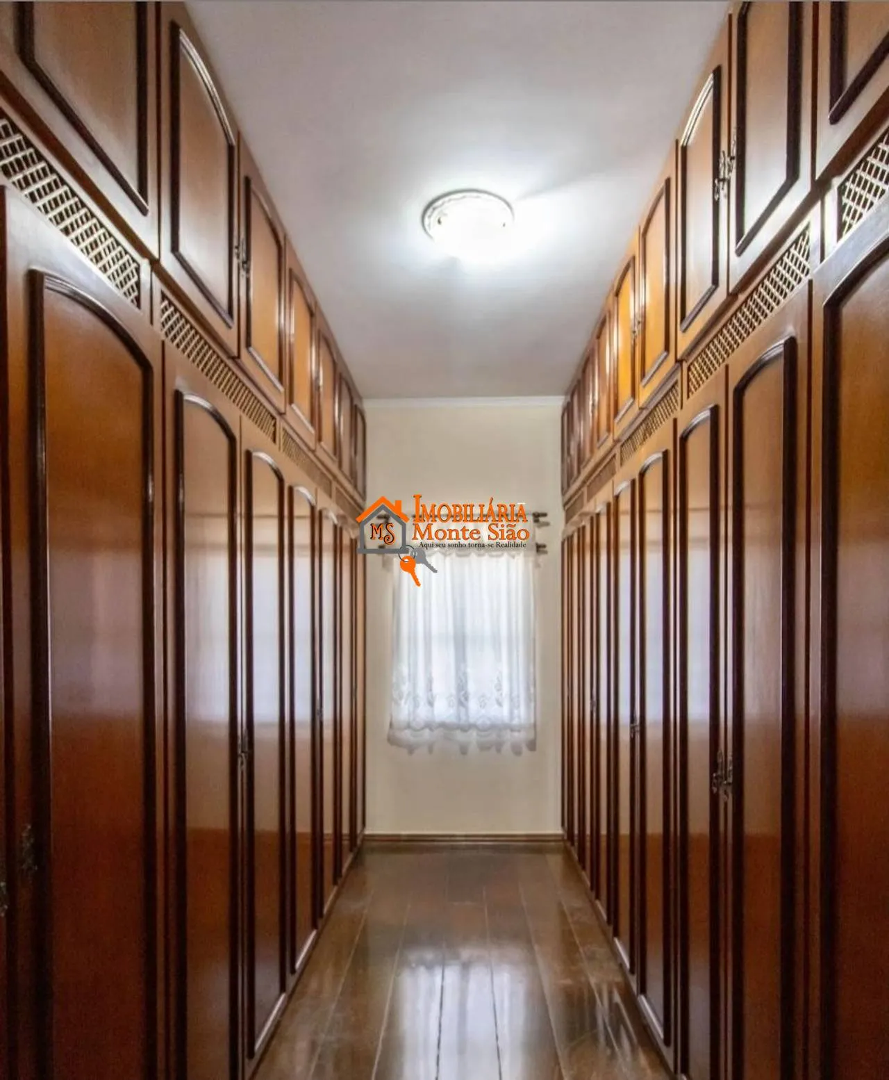 Imagem Sobrado com 5 dormitórios à venda, 500 m² por R$ 2.332.000 - Vila Galvão - Guarulhos/SP