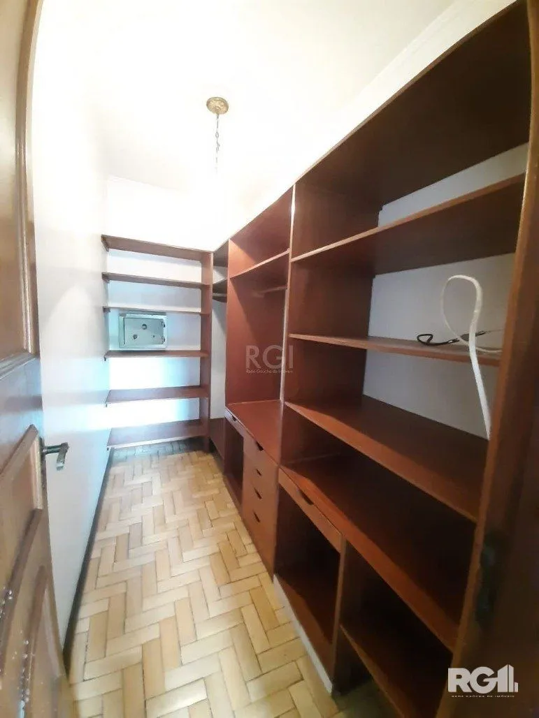 Imagem Casa com 351,60m2 de área construída em propriedade de 743m2 no Bairro Jardim Carvalho.