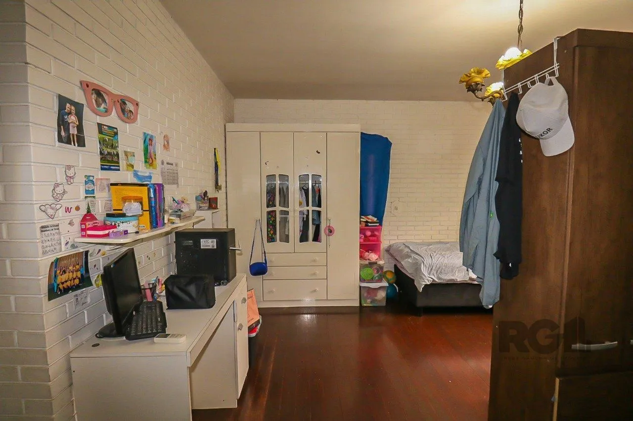 Imagem Casa com 2 quartos, vaga de garagem, churrasqueira, com 200m² privativos no centro de Esteio/RS