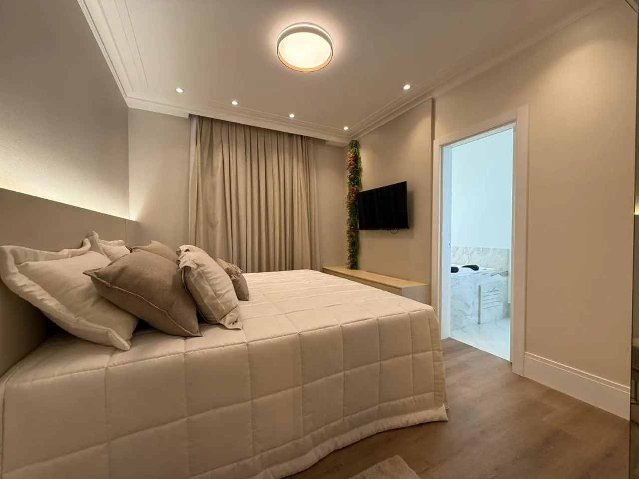 Imagem Apartamento com vista para o mar à venda com 180m2 por R$ 5.300.000,00