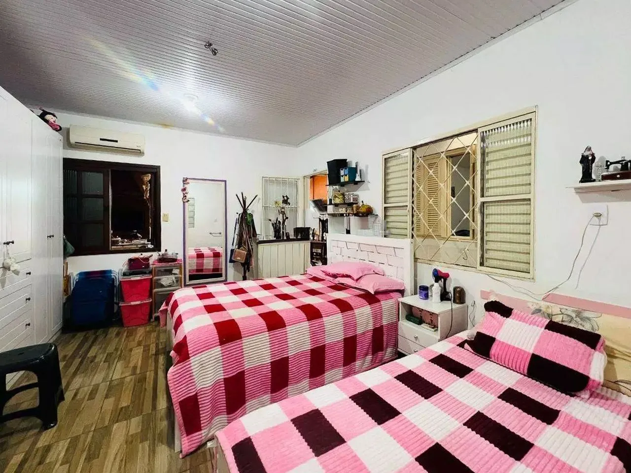 Imagem Casa com churrasqueira / Piscina