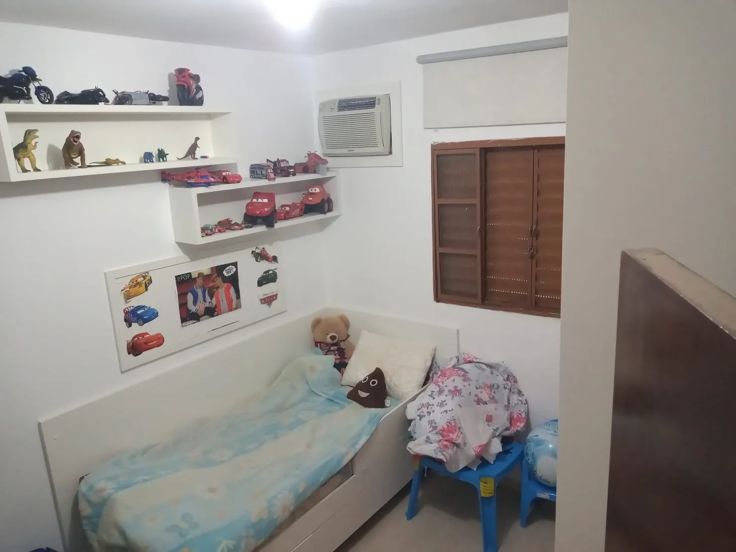 Imagem Casa à venda 4 Quartos, 1 Vaga, 300M², Parque São Domingos, Pindamonhangaba - SP