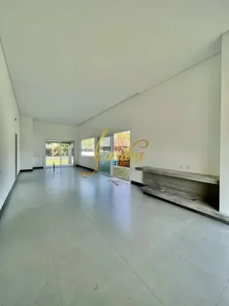 Imagem Casa térrea em condomínio fechado com 04 suites