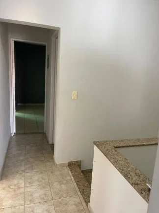 Imagem Sobrado com 270 m² 4 Dormitorios sendo 2 Suietes e 3 vagas de Garagens