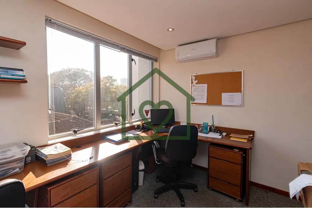 Imagem Excelente oportunidade de sala comercial mobiliada no polo jurídico! Ocupa todo o 4º andar, com 12...