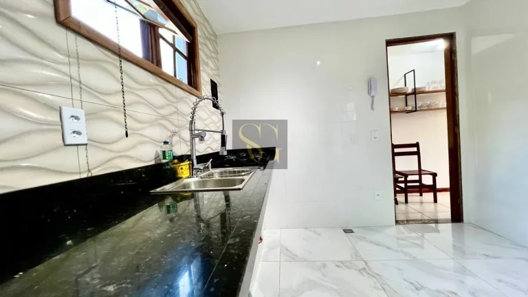 Imagem Casa para Venda em Teresópolis, Bom Retiro, 4 dormitórios, 1 suíte, 3 banheiros, 2 vagas