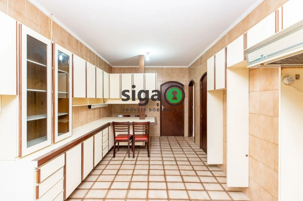 Imagem CASA Á VENDA , COM 327 m2 útil, 5 VAGAS GARAGEM