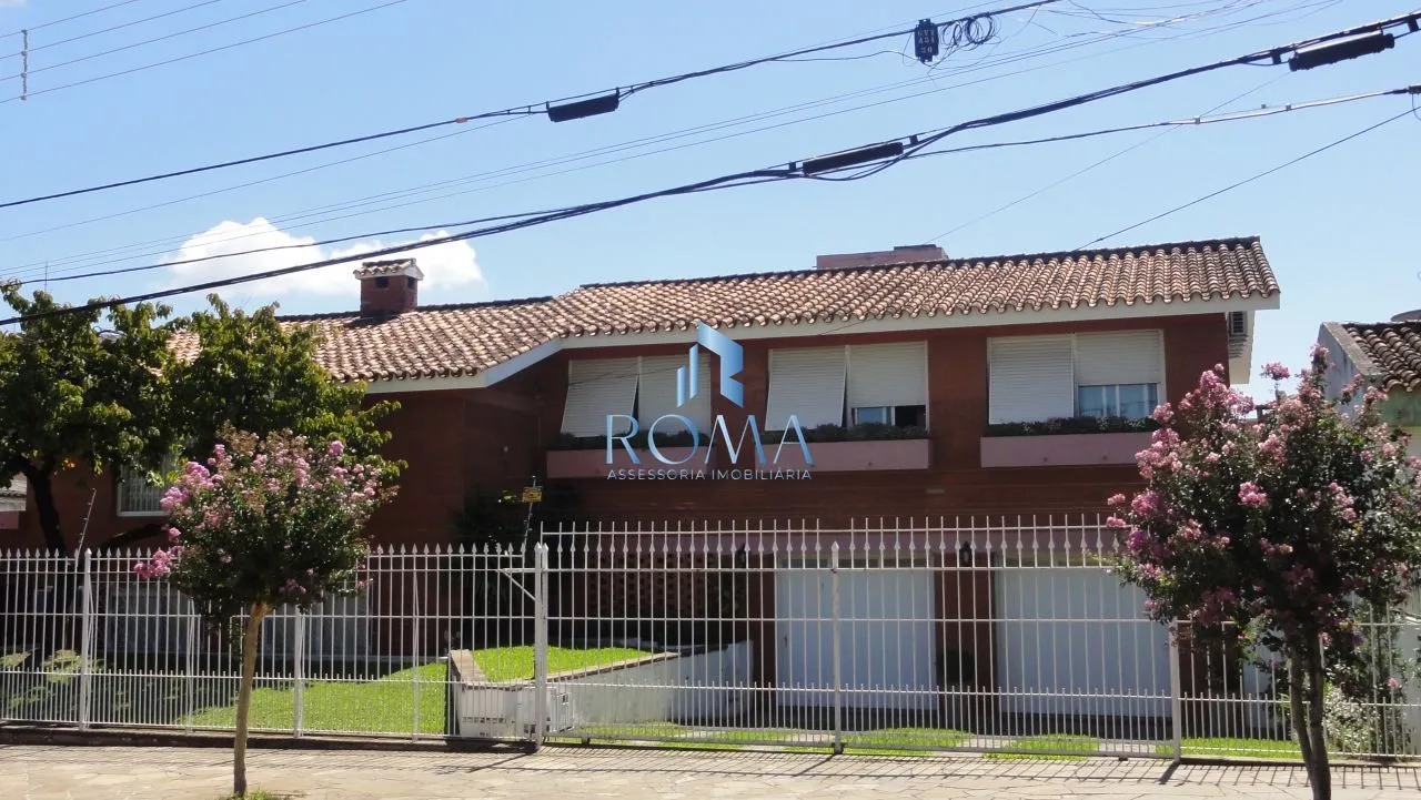 Foto do imóvel Casa à Venda no Centro de Santa Maria com 5 Dormitórios, Piscina e Salão de Fest