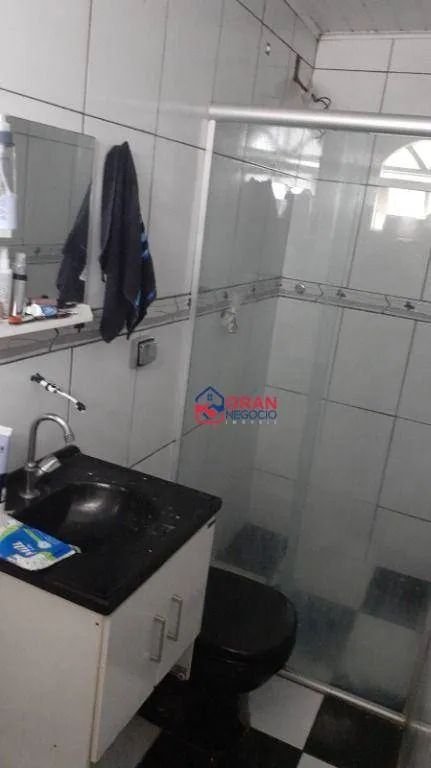 Imagem Casa com 2 Quartos, 3 Banheiros, Barracão e Casa nos Fundos com Entrada Independente