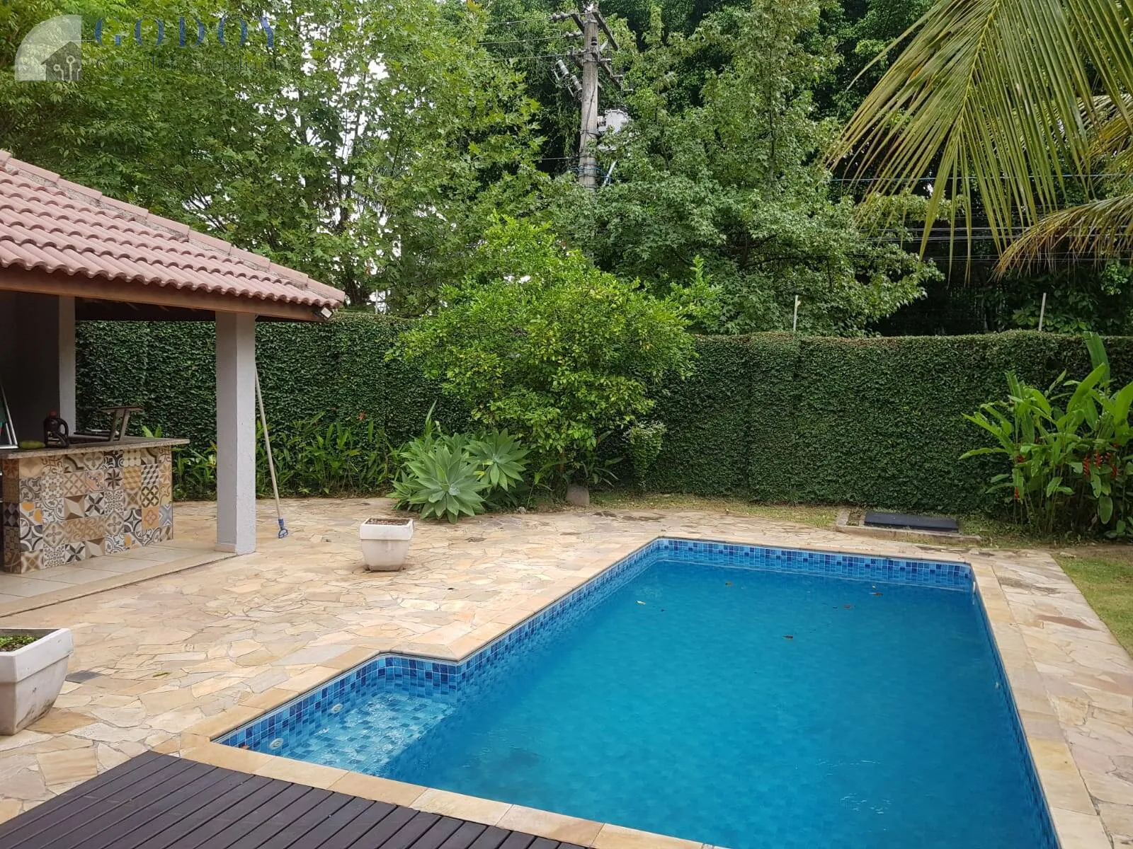 Imagem Ampla Casa com 3 Suítes, Piscina e Terreno Extra - 920m² de Oportunidade!