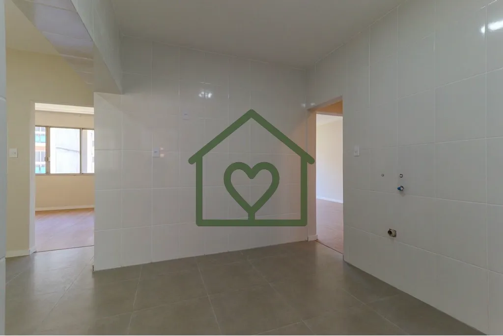 Imagem Apartamento com três dormitórios sendo uma suíte, cuja sacada permite visualizar o nascer e o pô...