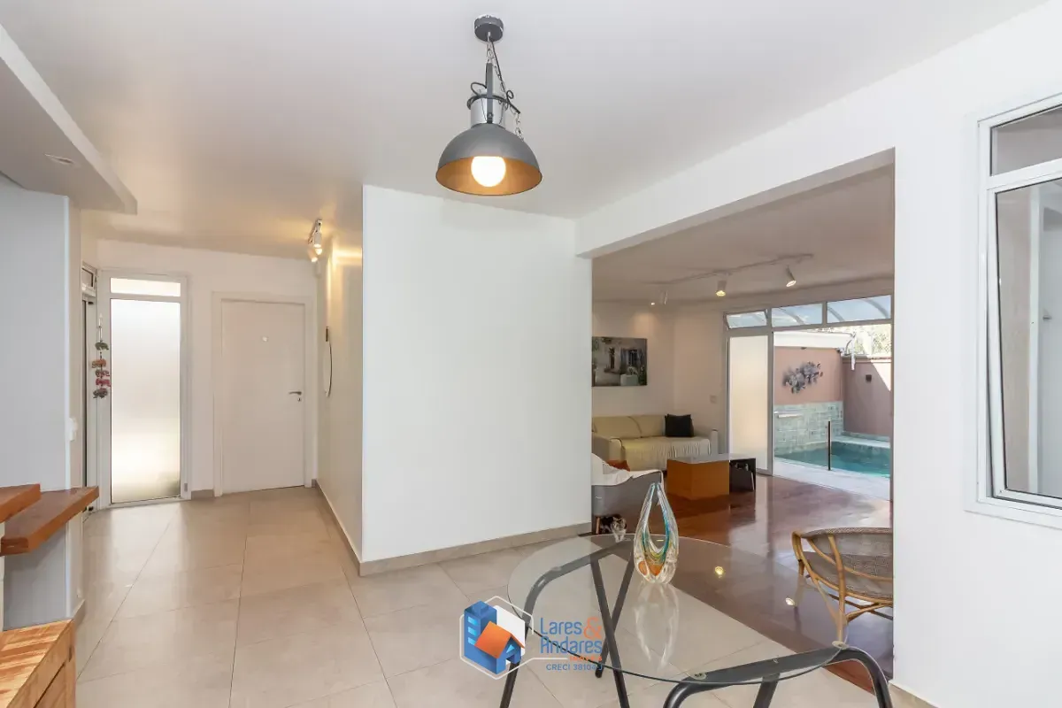 Imagem Casa no condomínio Condomínio Stephanie para venda com 5 quartos, sendo 3 suítes, 315m²