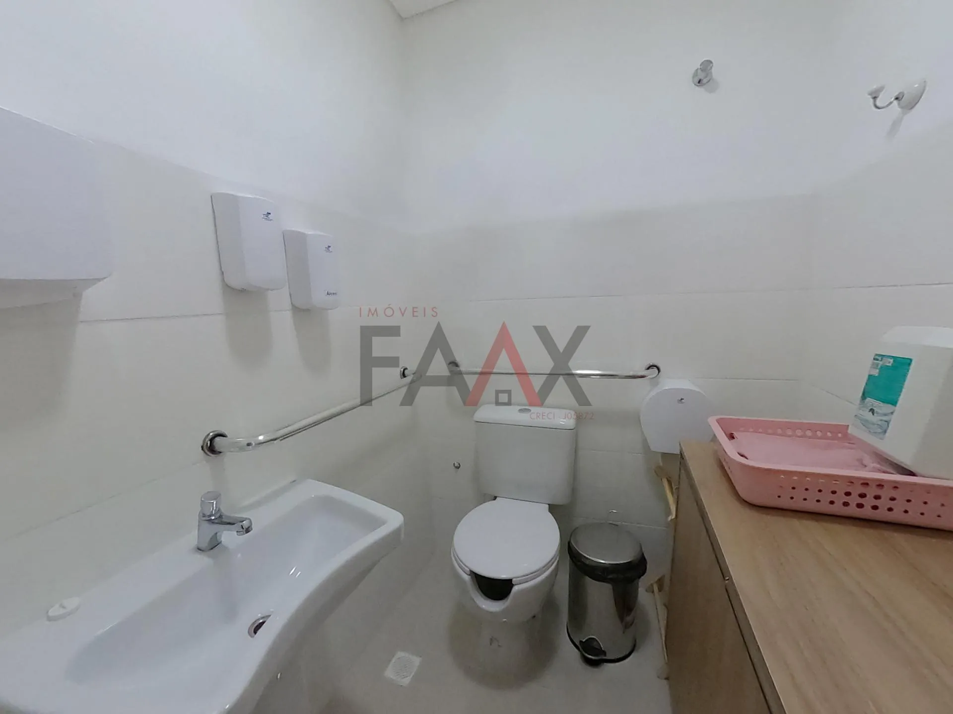 Imagem Sala Comercial no centro próximo do Hospital Santa Tereza e de Igrejas e comerci