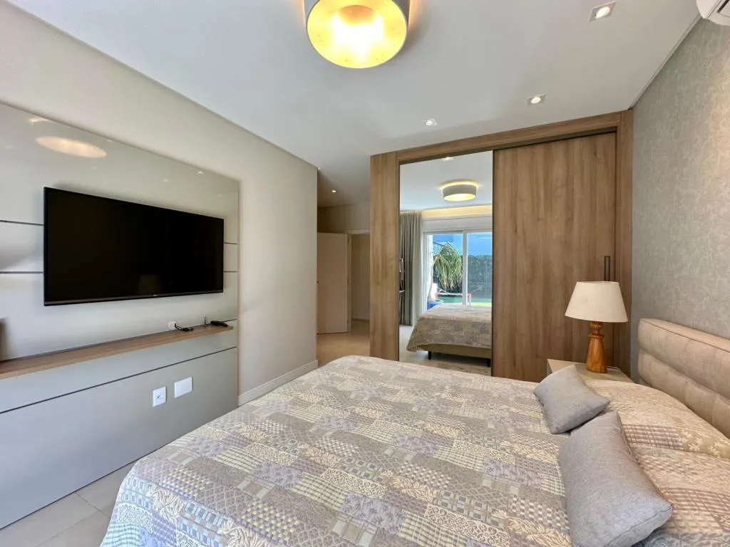 Imagem Casa em Condominio 4 Dormitórios - Bairro Zona Nova
