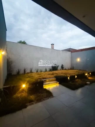 Imagem Casa de alto padrão com 3 suítes em Uberaba - Presidente Tancredo Neves