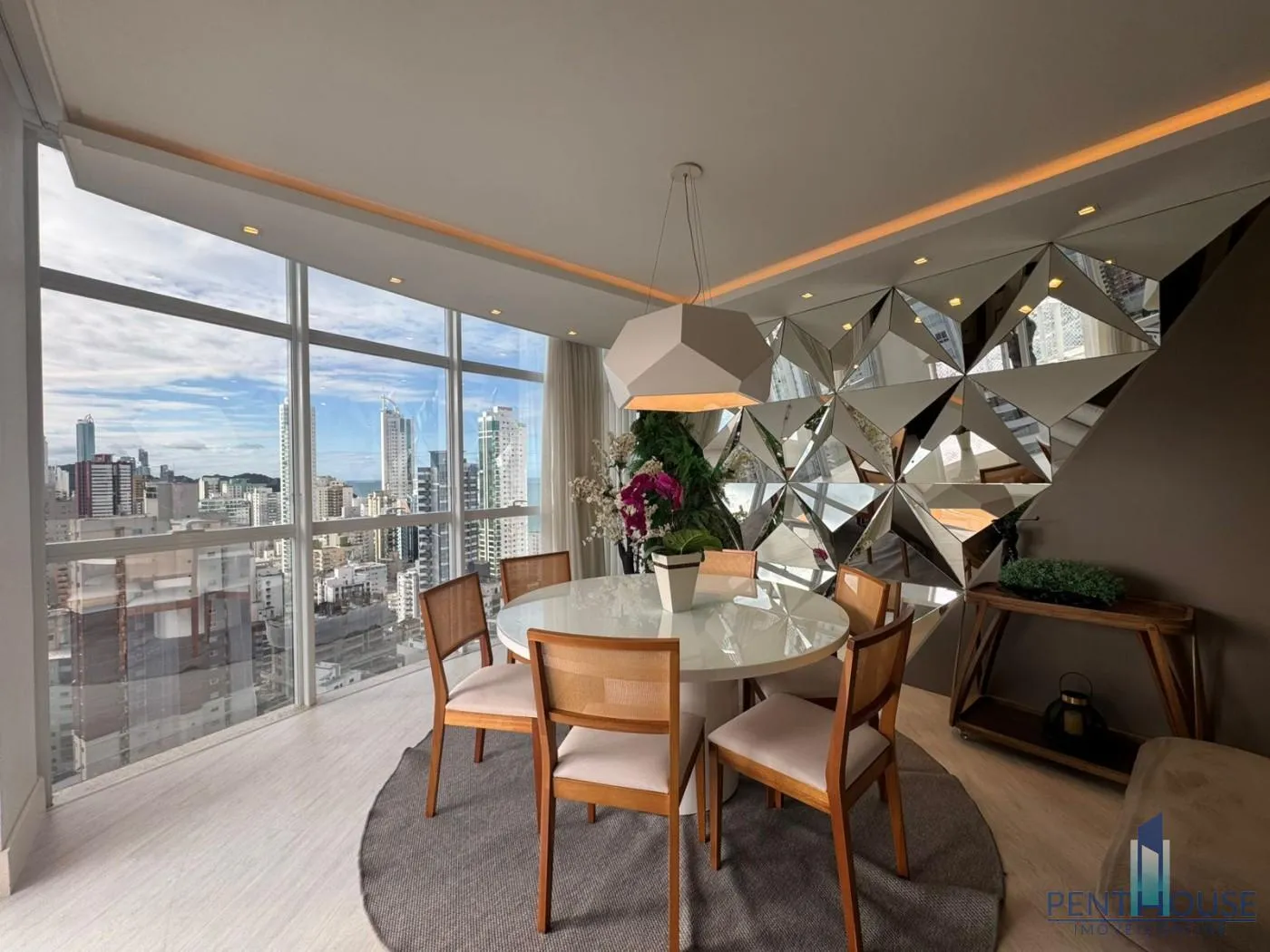 Imagem Apartamento Zona Central para Venda em Balneário Camboriú, CENTRO, 3 dormitórios, 3 suítes, 4 banheiros, 2 vagas