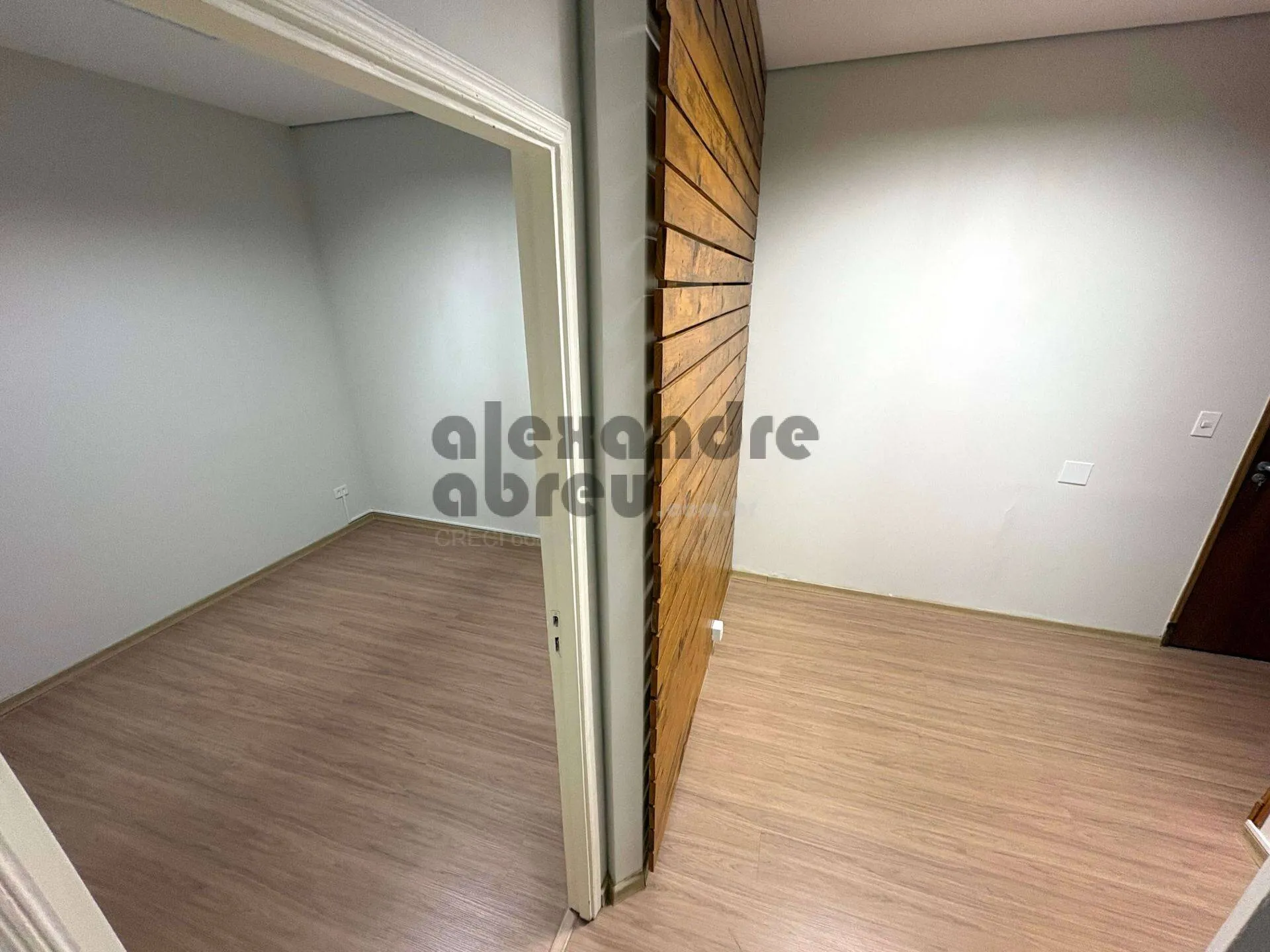 Imagem Aluga-se escritório comercial de 30 m² com 2 salas em Edifício no Morumbi