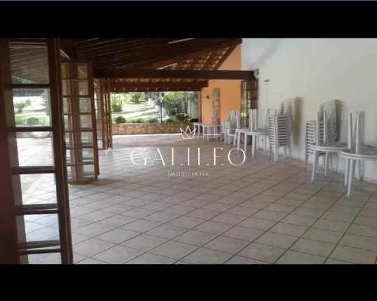 Imagem VENDA - Linda Chácara no Condomínio Vista Alegre AT 2.100m2 AC 600m2 - 3 dorms, 3 banheiros, lazer