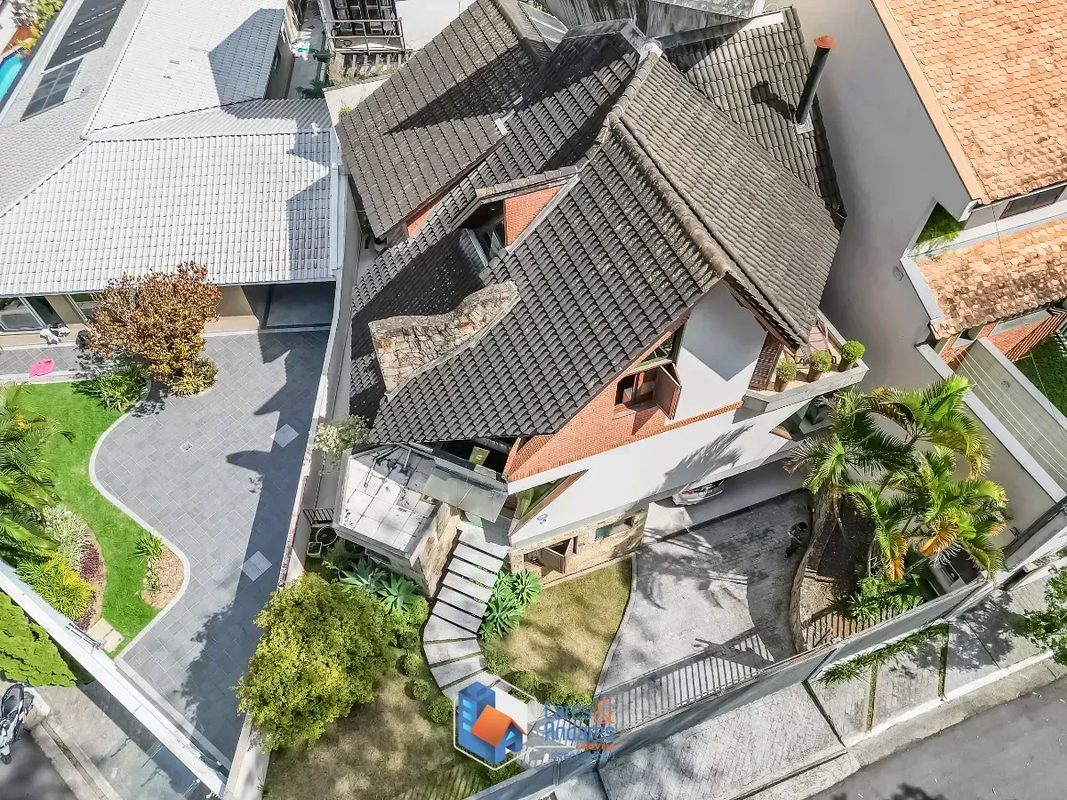 Foto do imóvel Casa para venda em Jardim Marajoara com 4 quartos, sendo 2 suítes, 237m² em Rua Renato Viana