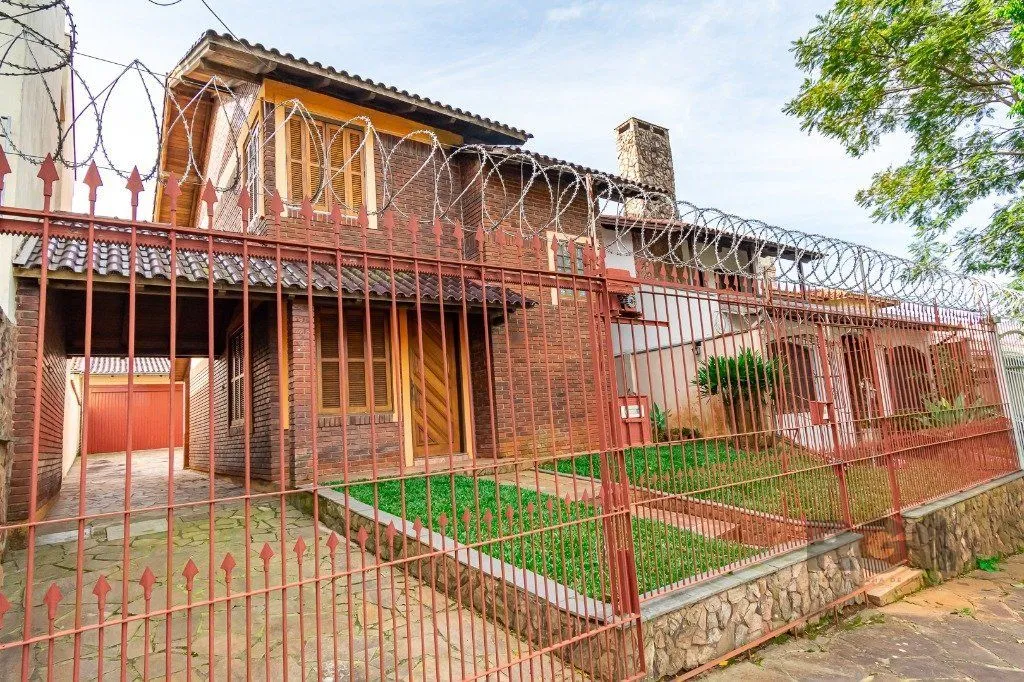 Imagem Casa sobrado na zona norte de 3 dormitórios 3 vagas e piscina