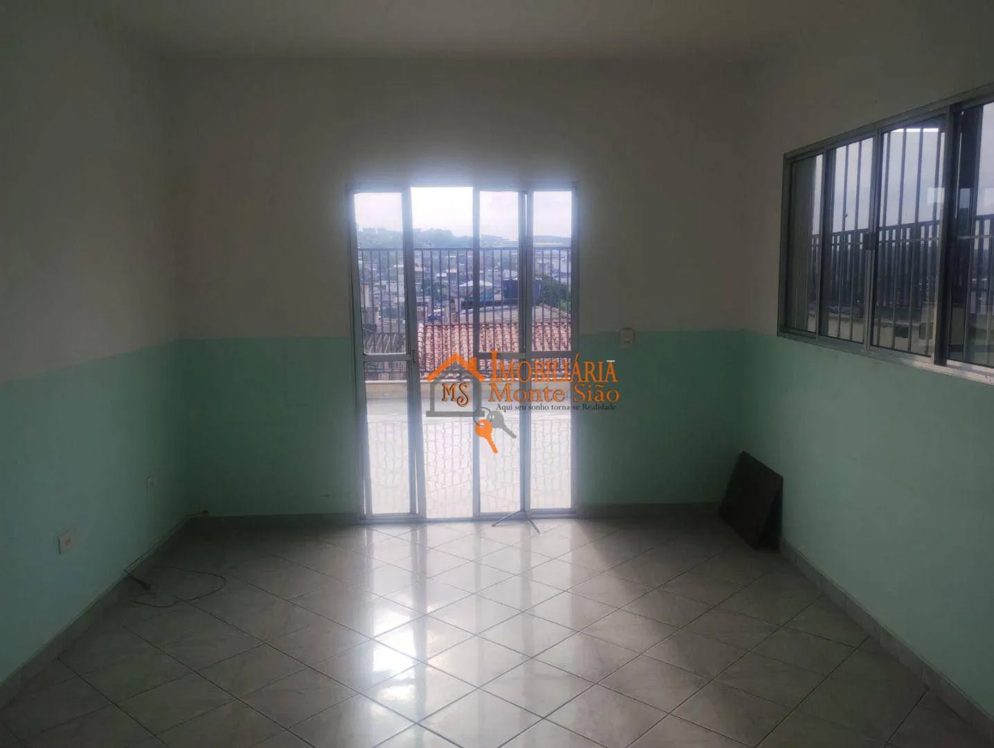 Imagem Sobrado com 3 dormitórios à venda, 300 m² por R$ 600.000,00 - Cidade Soberana - Guarulhos/SP