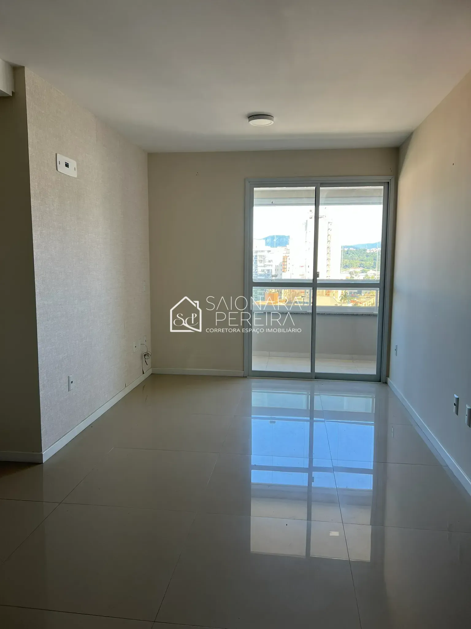 Imagem Apartamento com 2 dormitórios e suíte à venda no bairro Campinas, São José - SC