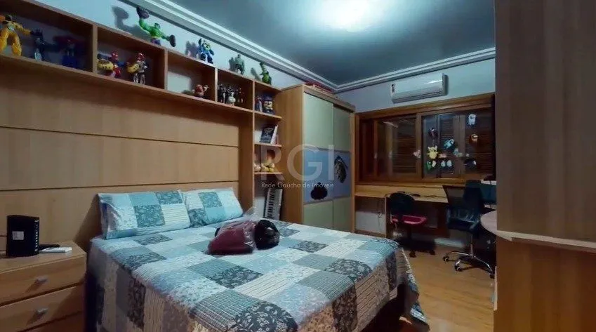 Imagem Excelente casa de 386m² com 04 dormitórios sendo 03 suítes.