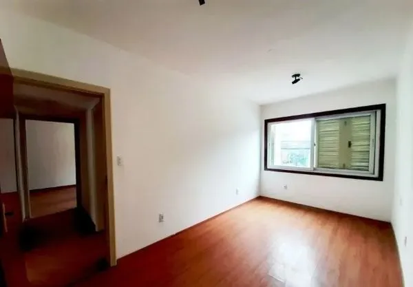Imagem Apartamento no Petrópolis de 3 dormitórios e 2 vagas DESOCUPADO