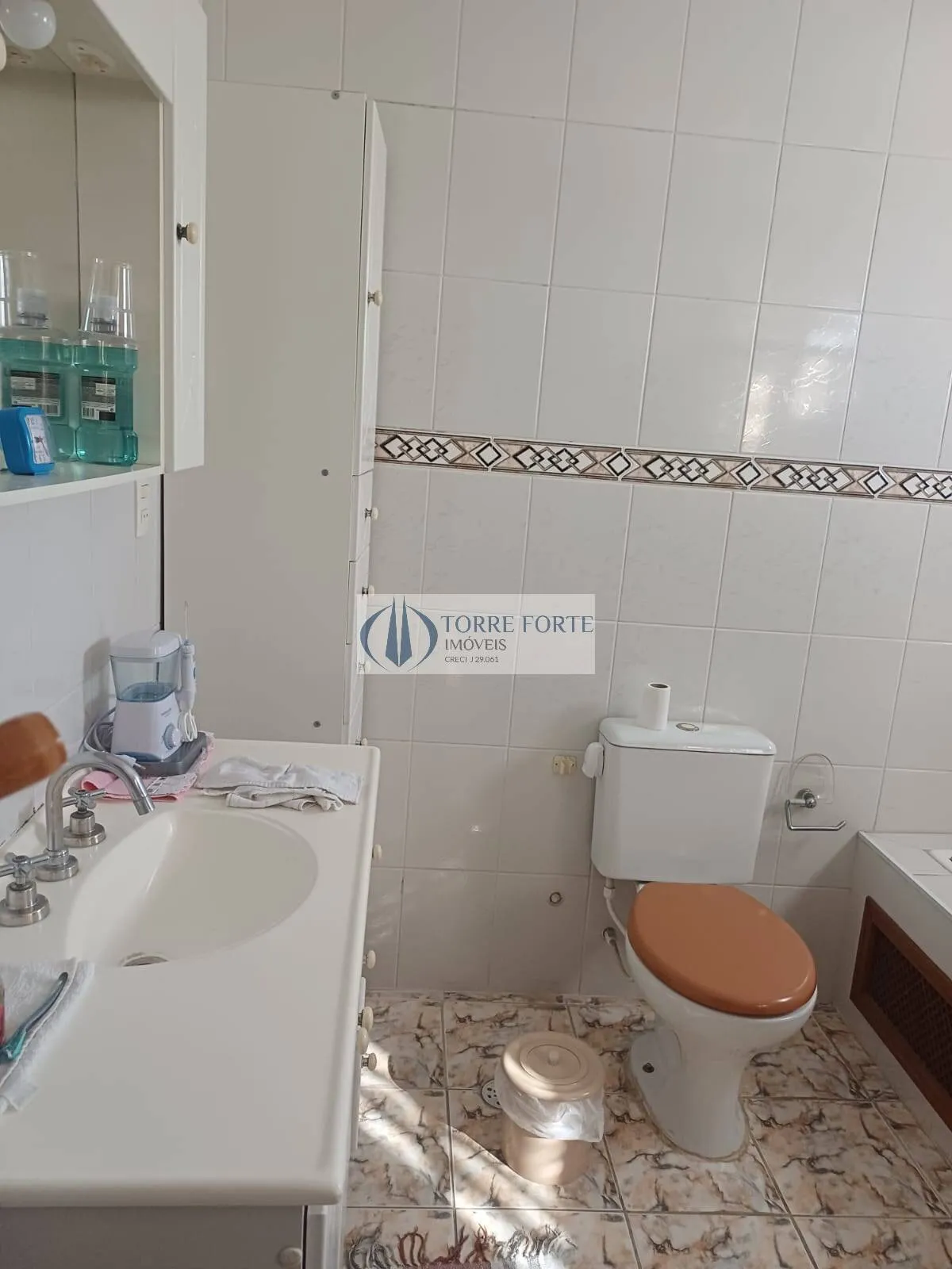 Imagem Ótimo sobrado, espaçoso 288 m² 3 dormitórios 2 suítes sala e garagem ampla