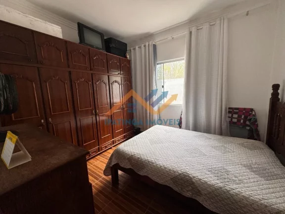Imagem Casa espaçosa e bem localizada no bairro Porto Seguro.