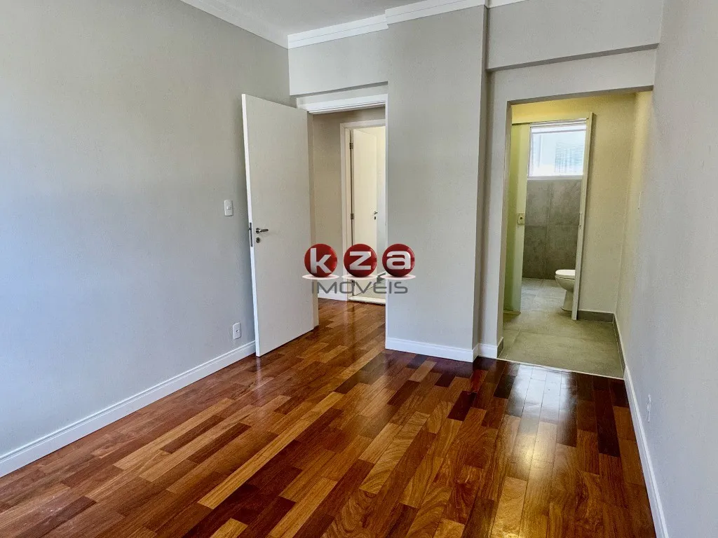 Imagem Apartamento a venda em Campinas-SP, repaginado, no Centro: 2 quartos, 1 suíte, 2 banheiros, 1 vaga e 80m² de área. Confira!