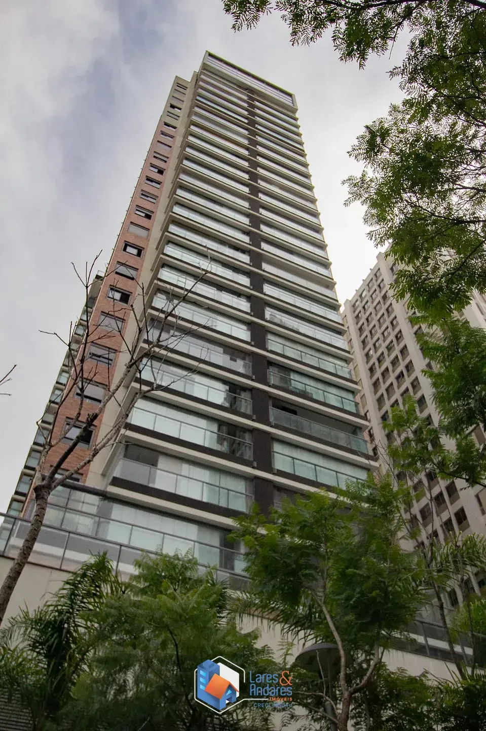 Imagem APARTAMENTO À VENDA, 106 M² COM 2 SUÍTES, PLANEJADO NA COZINHA E DORMITÓRIOS, 19º ANDAR, 2 VGS E DEPÓSITO. 400 M. DA ESTAÇÃO ANA ROSA DO METRÔ - VILA MARIANA