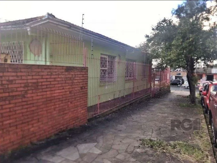 Imagem Terreno de esquina com área de 363m² localizado no bairro Vila Ipiranga em porto Alegre/RS.