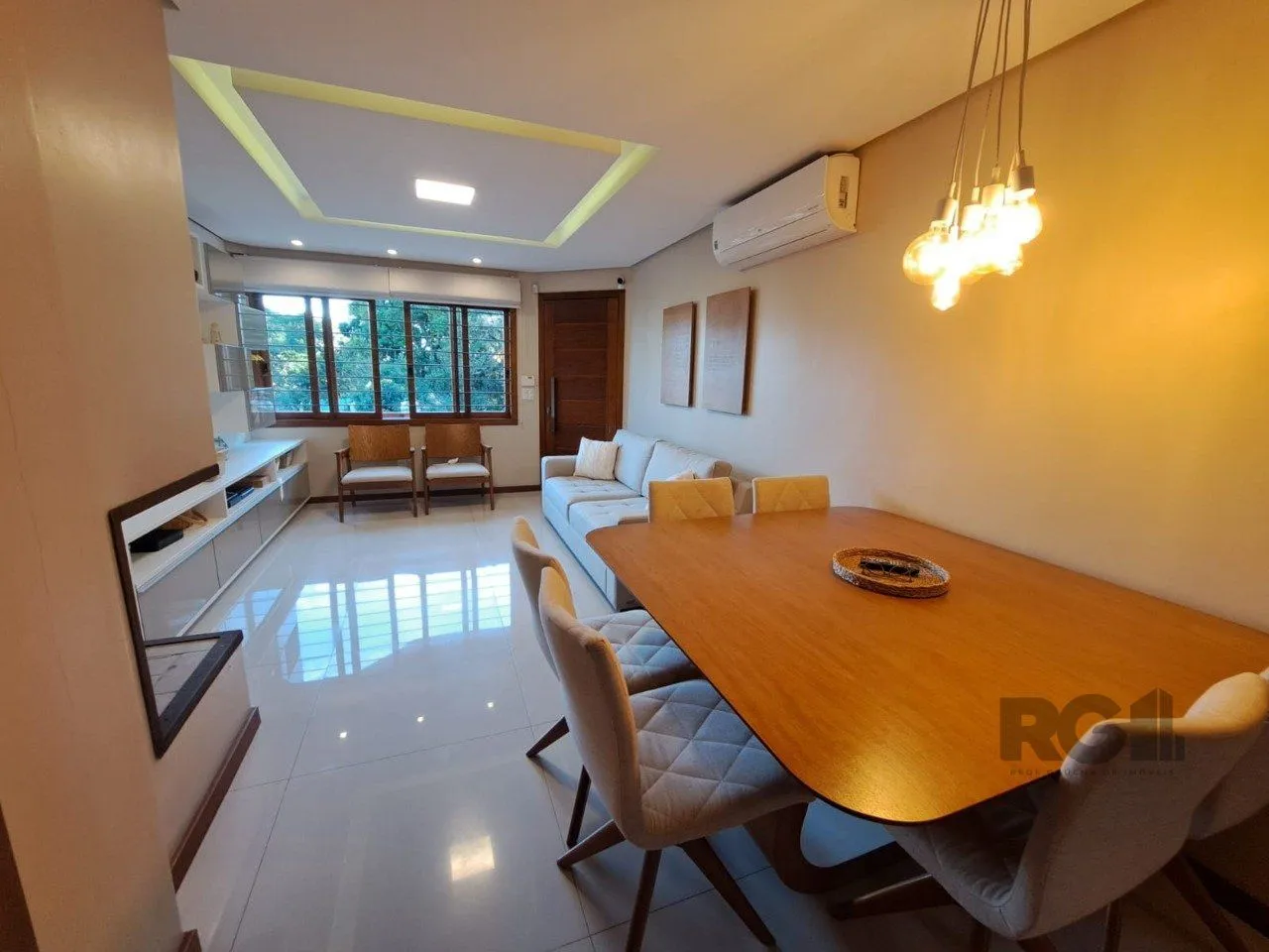 Imagem Casa em Condomínio com 03 quartos e 02 vagas no Bairro Nonoai